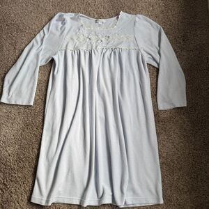 Vintage Women’s Nightgown Light Blue Embroidered floral Pajamas Nightshirt L
